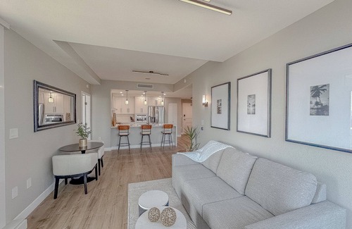 Little Italy Condominio | Stunning Ocean, Bay and City View-2 Bed, 2 Bath Condo in Little Italy