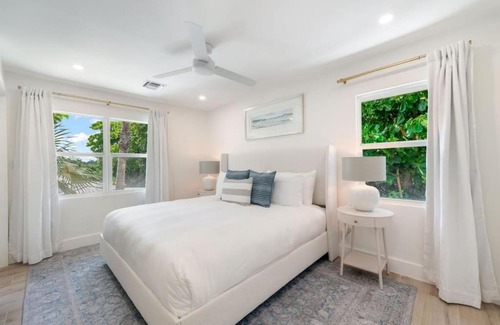 Seven Mile Beach Apartamento | Renovated, Oceanfront 2bd Seven Mile Beach Condo with amazing views