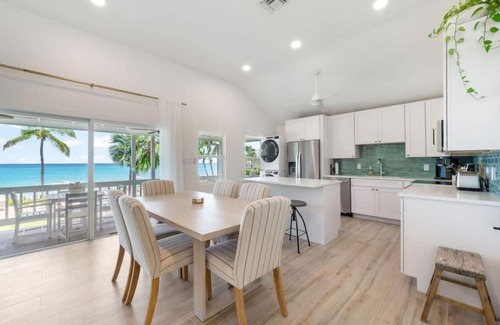 Seven Mile Beach Apartamento | Renovated, Oceanfront 2bd Seven Mile Beach Condo with amazing views