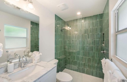Seven Mile Beach Apartamento | Renovated, Oceanfront 2bd Seven Mile Beach Condo with amazing views
