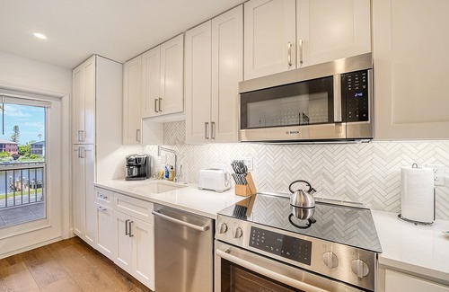 Siesta Key Condominio | RENOVATED Oceanfront 2 Bedroom/2Bath Oasis