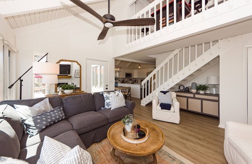 Sealoft Villas Cabaña | Renovated on the Lagoon within Walking Distance to the Beach & Amenity Cards!