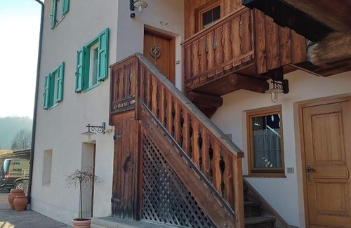 Vigo di Fassa Apartamento | Renovated, panoramic location with garden and view in one of Italy's villages