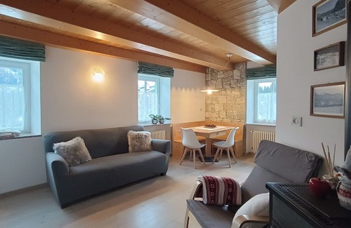 Vigo di Fassa Apartamento | Renovated, panoramic location with garden and view in one of Italy's villages