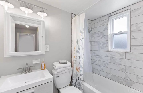 Finneytown Apartamento | Renovated, Private Apt 15 mins from Cincy! pet friendly, long-term&short-term