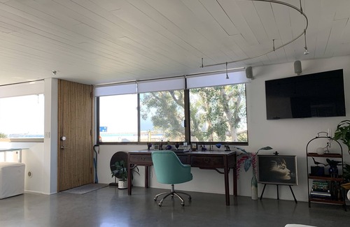 Playa Del Rey Condominio | Frente a la playa privada renovada con espacio privado al aire libre a pasos del agua