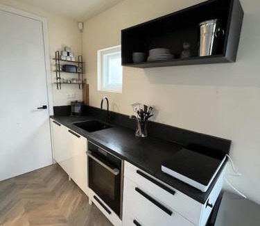 Duinzigt Apartamento | Renovated & private Tinyhouse Den Haag short stay appartment