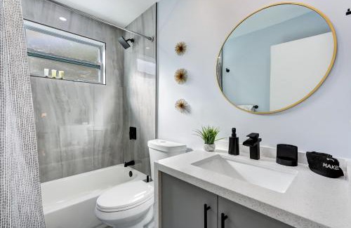 Hallandale Beach Casa | Renovated professional design, grill lake view!