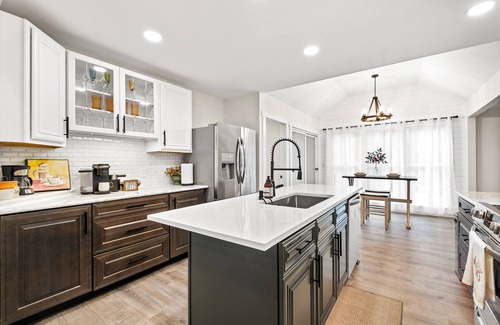 Woodstock Casa | Renovated Ranch Home. Pet Friendly, Game Room, Fire Pit, Grill, Covered Porch