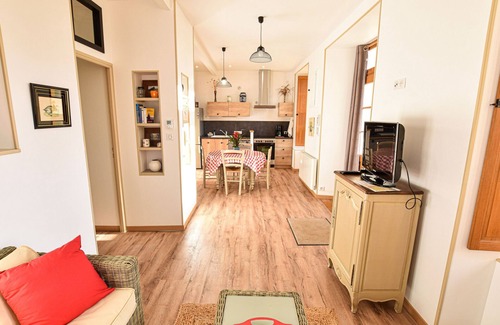 Sable-sur-Sarthe Cabaña | Casa restaurada para 6, junto al río, cerca del centro, aparcamiento y wifi