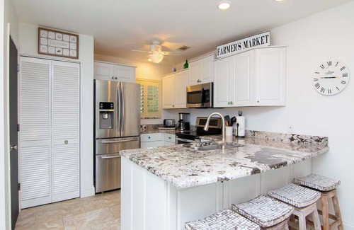 Wesley Chapel Condominio | Renovated Saddlebrook 1st Floor 2bd/2ba Condo w/Golf & Water Views