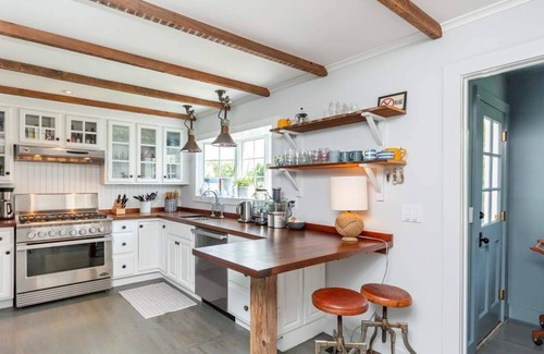 Sag Harbor Casa | ¡Recién renovado Sag Harbor Village 4 habitaciones con piscina + jeep con pase de playa!