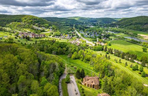Ellicottville Casa | Renovated Ski In Out Condo King Bed Patio Grill