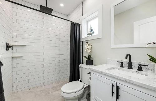 Hyannis Casa | Renovated & Sophisticated Home Near Beach & Shops!