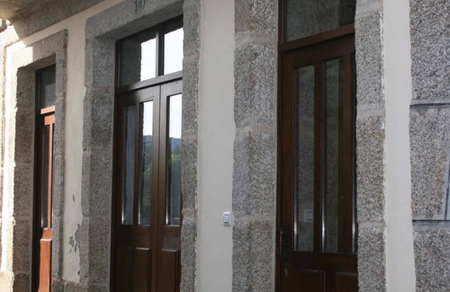 Arnoia Cabaña | Casa de Piedra Reformada, en la comarca del Ribeiro, ideal familia y amigos