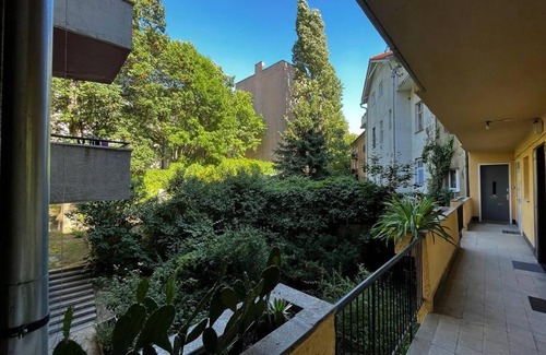 Castle Hill Apartamento | Renovated Stylish Flat at the Castle&Metro