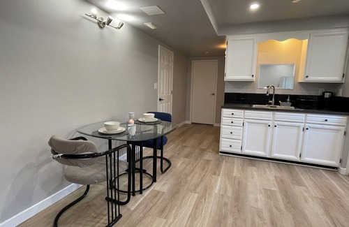 Gordon Head Casa | Renovated Suite 6 Minutes to UVIC and Beach – Modern Comforts & Pet-Friendly