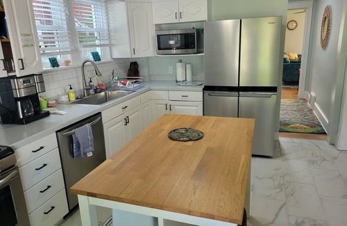 Saint Joseph Casa | Renovated top to bottom - walk to downtown and beach - stylishly decorated