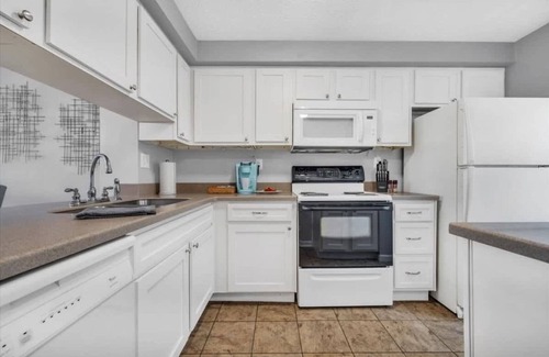 Decatur Casa | Renovated townhome on bike path includes bikes!