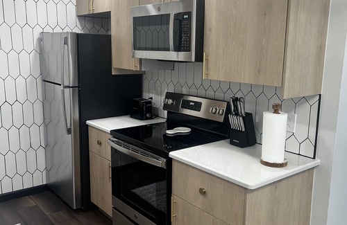 Ottawa Apartamento | Renovated Unit! Near Downtown, Restaurants, Shopping and Promedica Hospital.