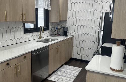 Ottawa Apartamento | Renovated Unit! Near Downtown, Restaurants, Shopping and Promedica Hospital.