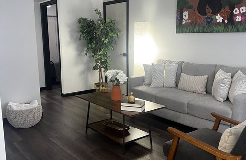 Ottawa Apartamento | Renovated Unit! Near Downtown, Restaurants, Shopping and Promedica Hospital.
