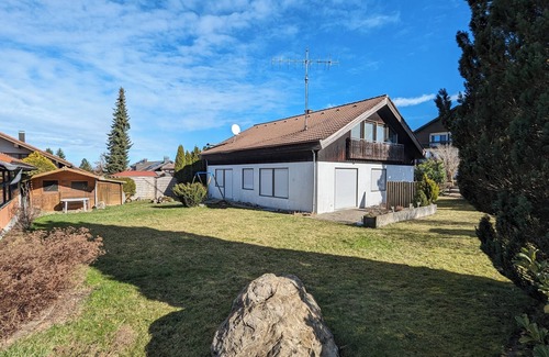 Weiler-Simmerberg Apartamento | Renovated vacation apartment in a quiet residential area and garden (play and sunbathing lawn)