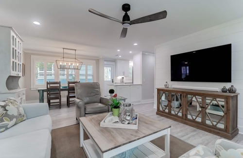 Isle of Palms Casa | Renovated, Very Modern Beach Home on Quiet Street, Close to Beach & Marina!