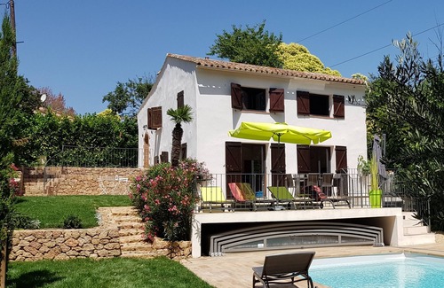 Le Val Casa | Villa renovada con piscina climatizada y aire acondicionado.