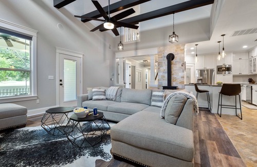 Henly Casa | Renovated w/ Pool, Hot Tub, Games & Backyard Activities!