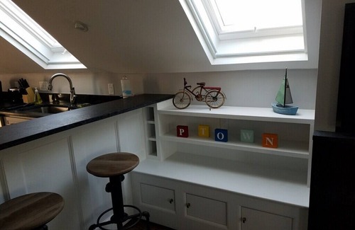Provincetown Condominio | Recientemente renovado West End Condo con estacionamiento