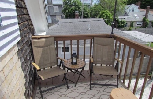 Provincetown Condominio | Recientemente renovado West End Condo con estacionamiento
