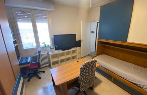 Turro Apartamento | Renovated with two single beds