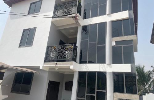 Teshie Apartamento | Renovatio Apartment