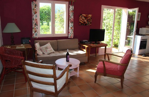 Cabrieres-dʼAigues Cabaña | Cottage, al pie del Luberon, con magníficas vistas de las montañas y los viñedos