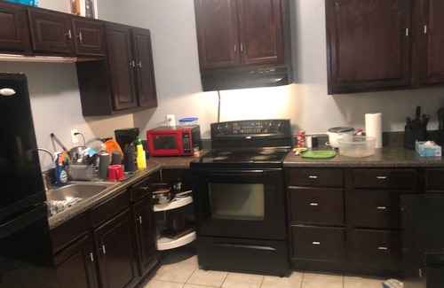 Albany Casa | Rent a House, lots of space, deck, porch, fire pit, fire place, large rooms