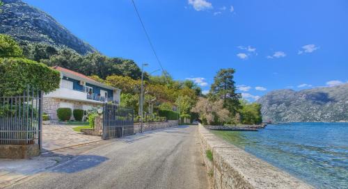 Prcanj Villa | Rent a Vacation House in Kotor Bay