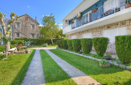 Prcanj Villa | Rent a Vacation House in Kotor Bay