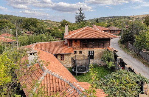 Medven Casa | Rent-a-villa with outdoor jacuzzi, BBQ, trampoline and indoor infrared sauna