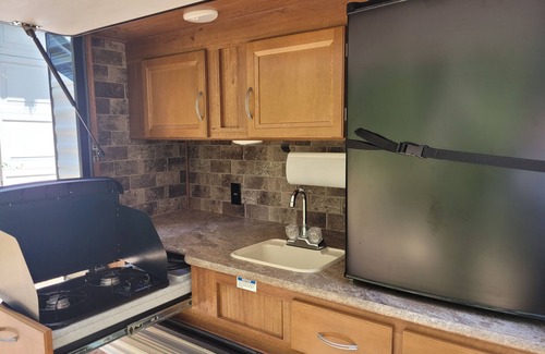 Painters Hill Casa | Rent an AWESOME RV at the beach! Sleeps 8 plus outdoor kitchen!