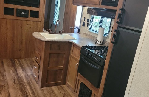 Painters Hill Casa | Rent an AWESOME RV at the beach! Sleeps 8 plus outdoor kitchen!