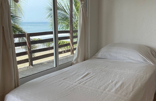 Saladita Cabina | Rent an entire 3 room boutique hotel right on the ocean! Sleeps 10 (+camping)