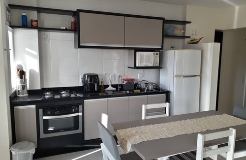 Jurere Internacional Apartamento | Alquiler - en forma. Jurerê - cerca de la playa y al lado de compras abierto