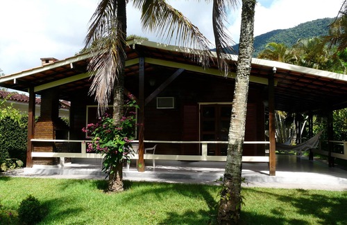 Guaeca Casa | Casa en Guaecá con Aire Acondicionado, cond cerrado, barbacoa, Wifi, balcón