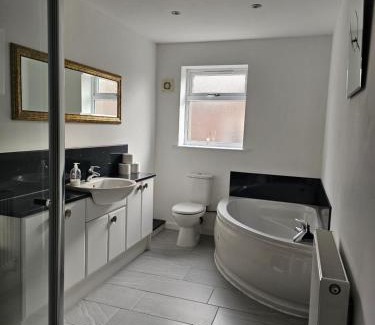 Chesterfield Casa | Rent My Spa Home with Pool table Hottub and Sauna