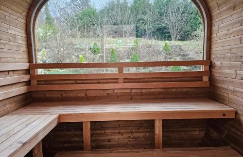 Chesterfield Casa | Rent My Spa Home with Pool table Hottub and Sauna
