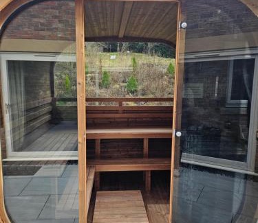 Chesterfield Casa | Rent My Spa Home with Pool table Hottub and Sauna