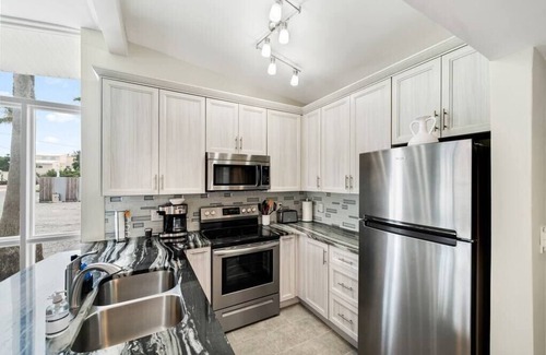 Orlando Beach Apartamento | Rent This Resort - Gated Private Waterfront Space