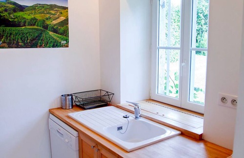Joyeux Apartamento | Alquiler-Gîte La Petite Maison-Vista al Parque-Baño con bañera