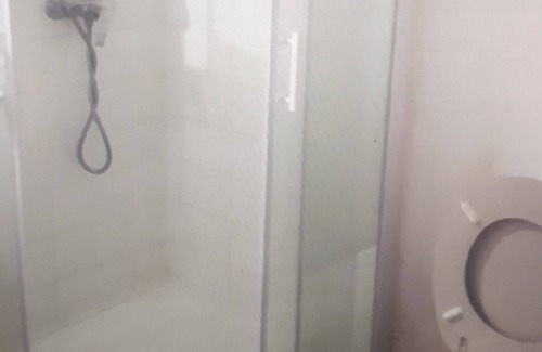 Theziers Apartamento | RENTAL - INDEPENDENT APARTMENT ON THE GROUND FLOOR OF A HOUSE.